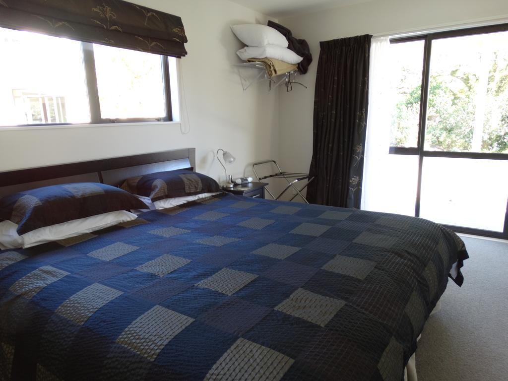 Oak Lodge Greymouth Room photo